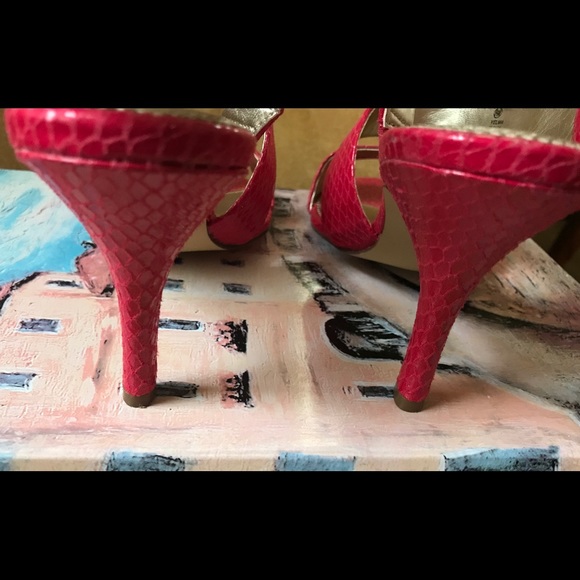 Lovely Heels - Picture 2 of 3